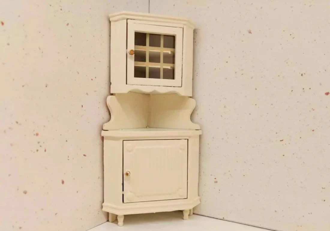 Corner cabinet